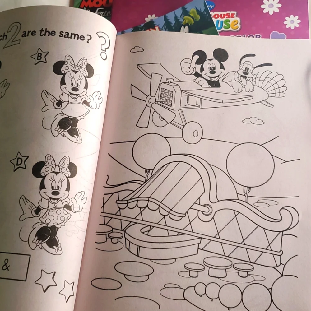 Mickey Mouse Coloring and‎ Activity Book Set